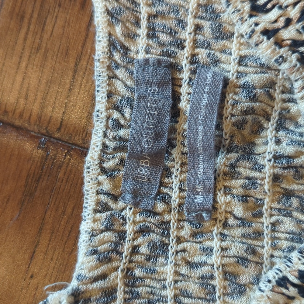 Urban Outfitters leopard top - Picture 3 of 4